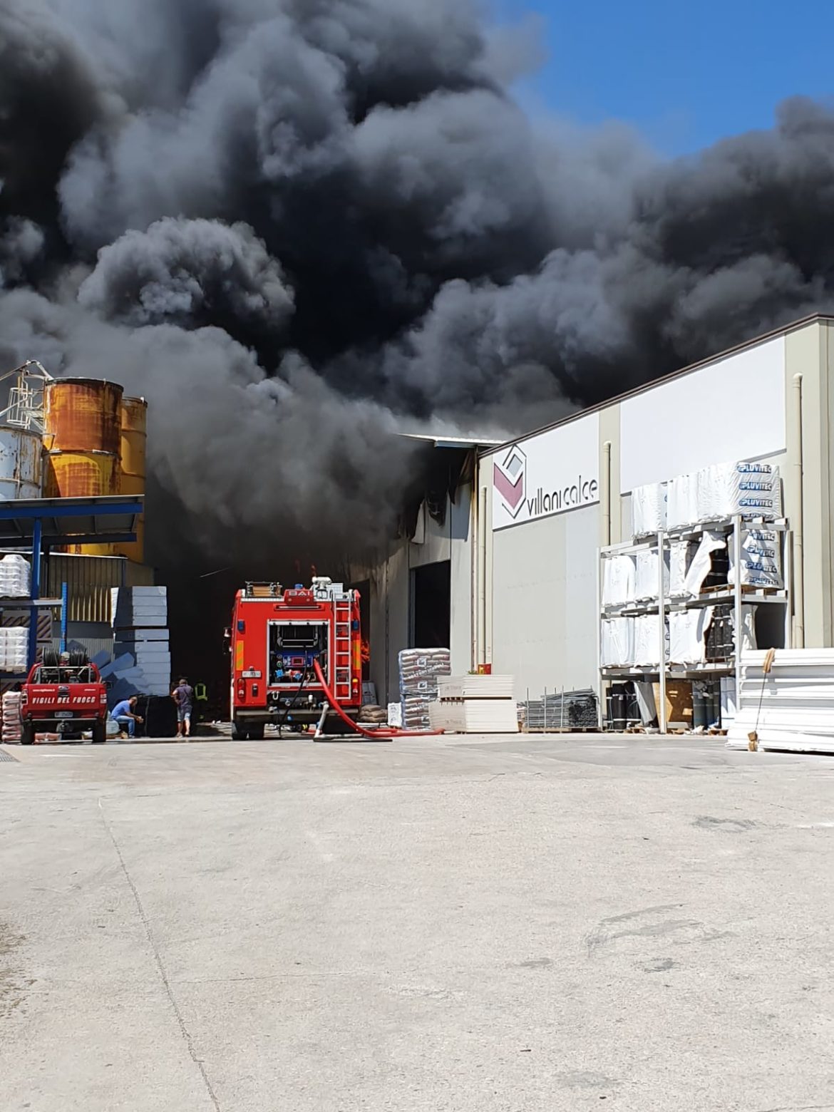 Incendio alla Villani Calce. In fumo lo stabilimento di Castel San Giorgio