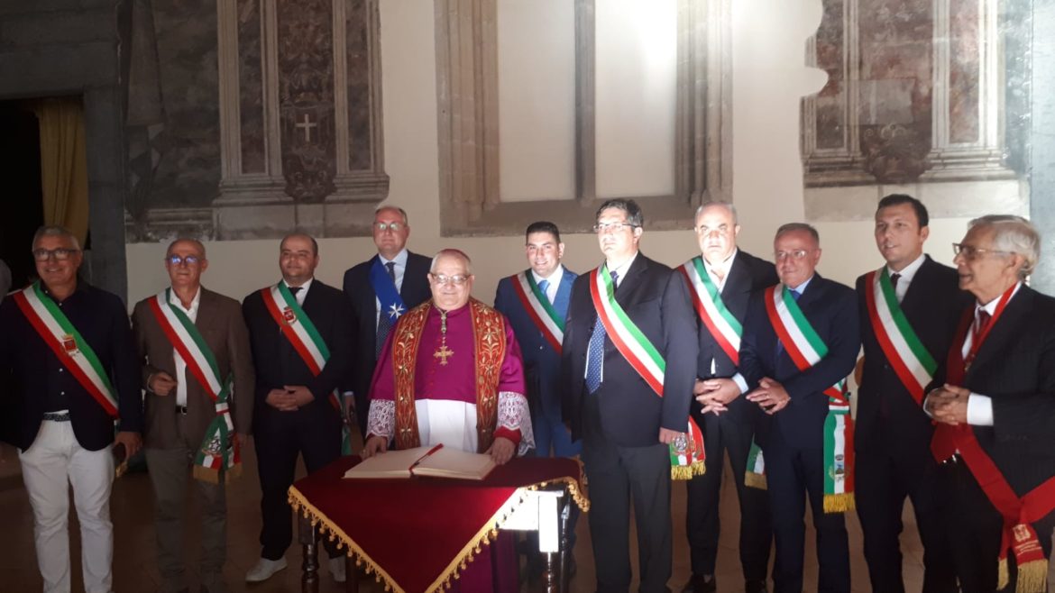 No al pantalone di Gambino, bocciato Vastola. I voti ai sindaci in missione da San Gennaro