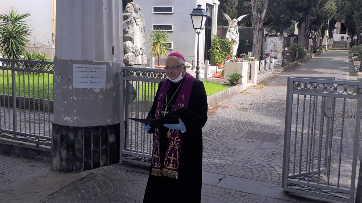 Vescovo Giudice cimitero Sarno