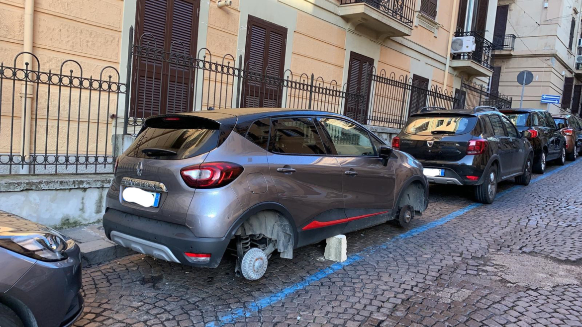 furto pneumatici