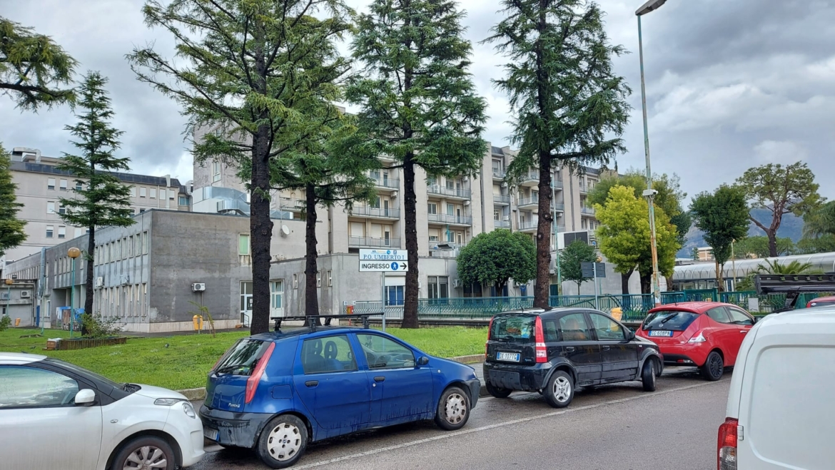 Nocera, “infermiera in corsia per 18 ore”