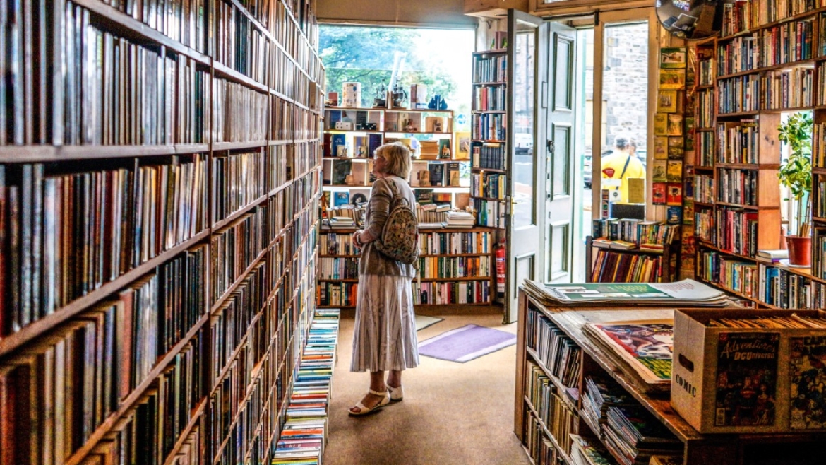 “Pagate i libri, il Comune ci mette troppo tempo”