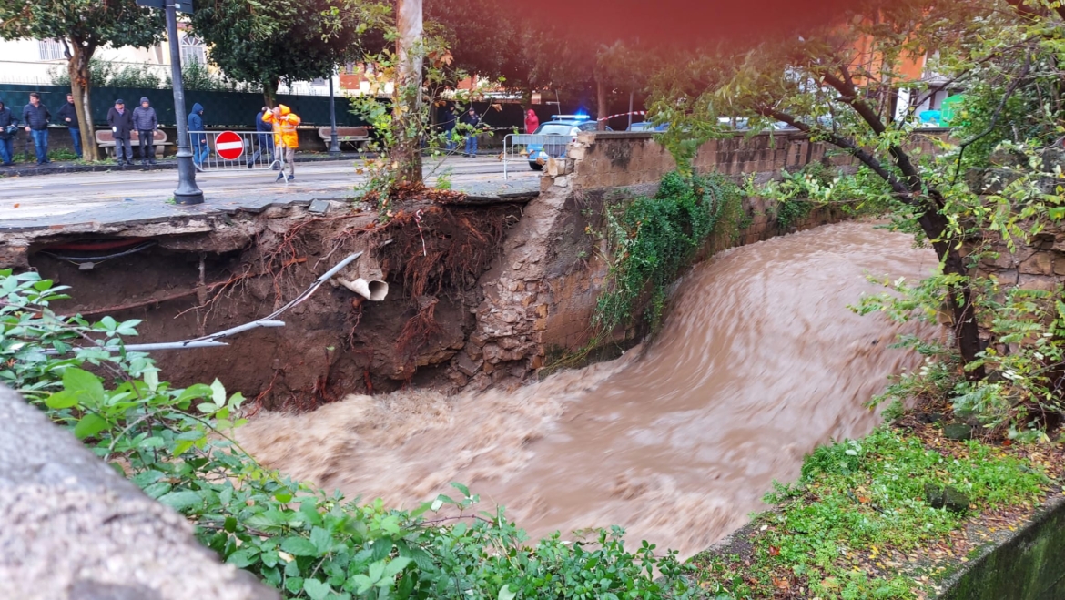 Nocera, sprofonda argine del Solofrana