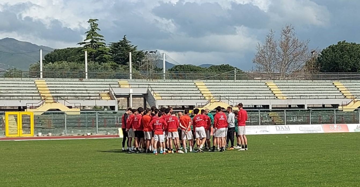 Nocerina, duro confronto società squadra