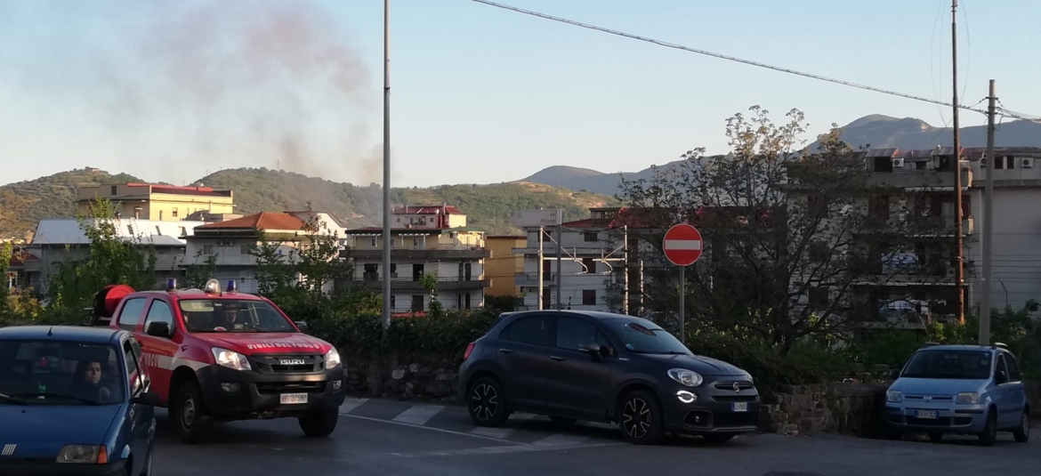 Nocera, fiamme in una casa