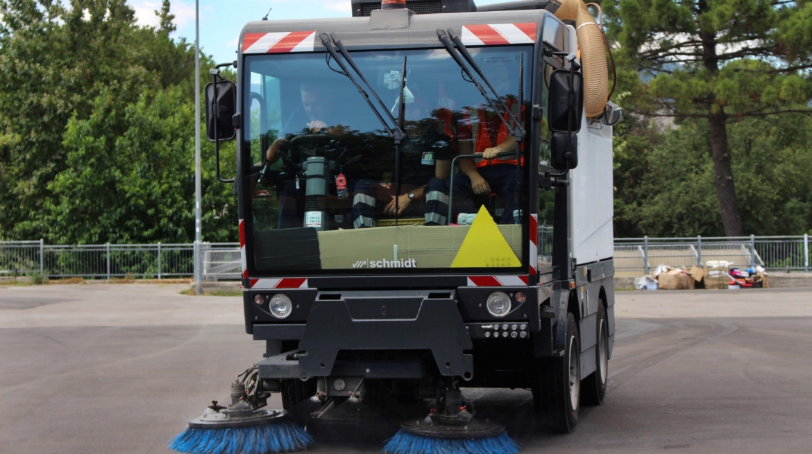 Nocera, spazzamento si torna al lavoro manuale