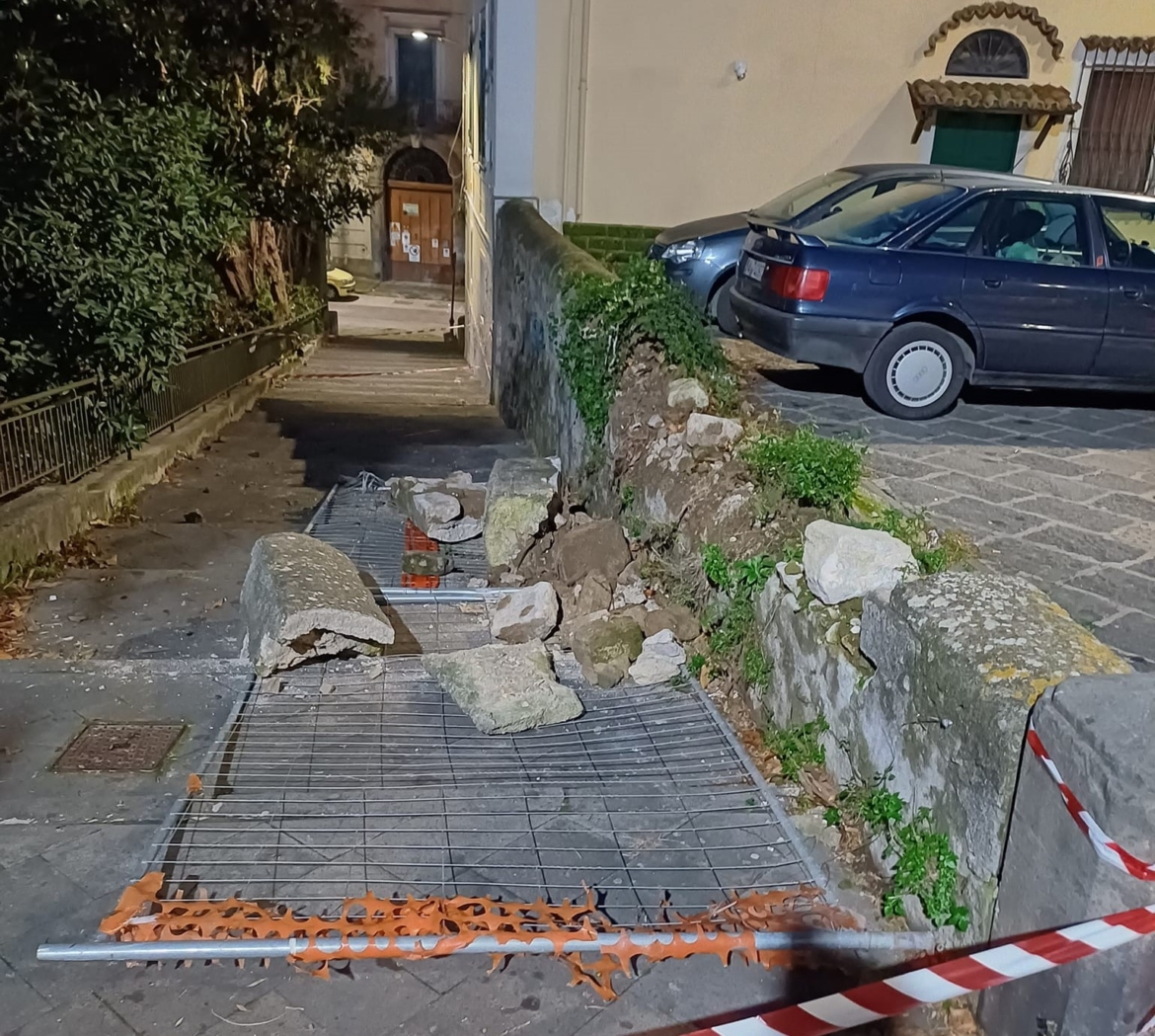 Nocera, crolla il muro a Sant’Antonio