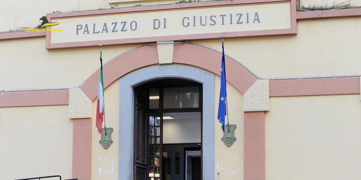 Nocera, sesso per evitare lo sfratto, in carcere ufficiale giudiziario