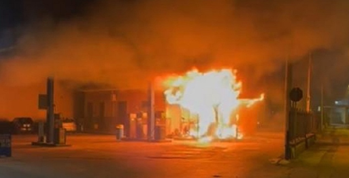 Scafati, forse doloso l’incendio del distributore