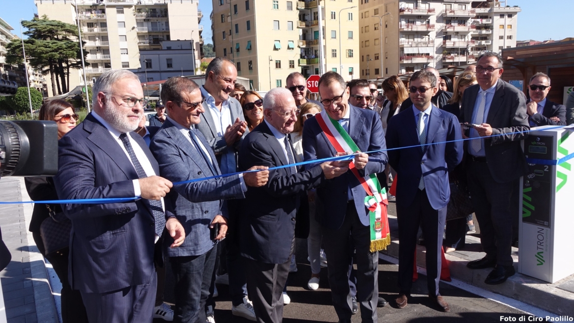 De Luca inaugura la grande rotatoria di Nocera