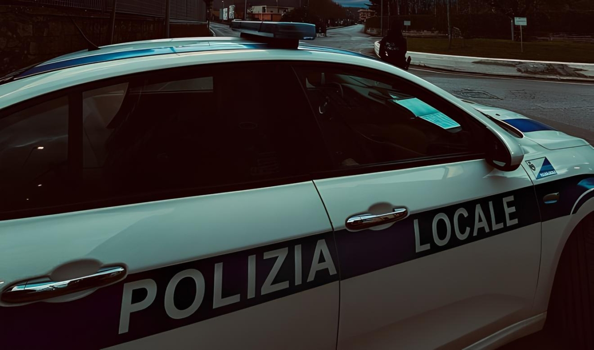 Fermati due rumeni, stavano rubando nell’isola ecologica