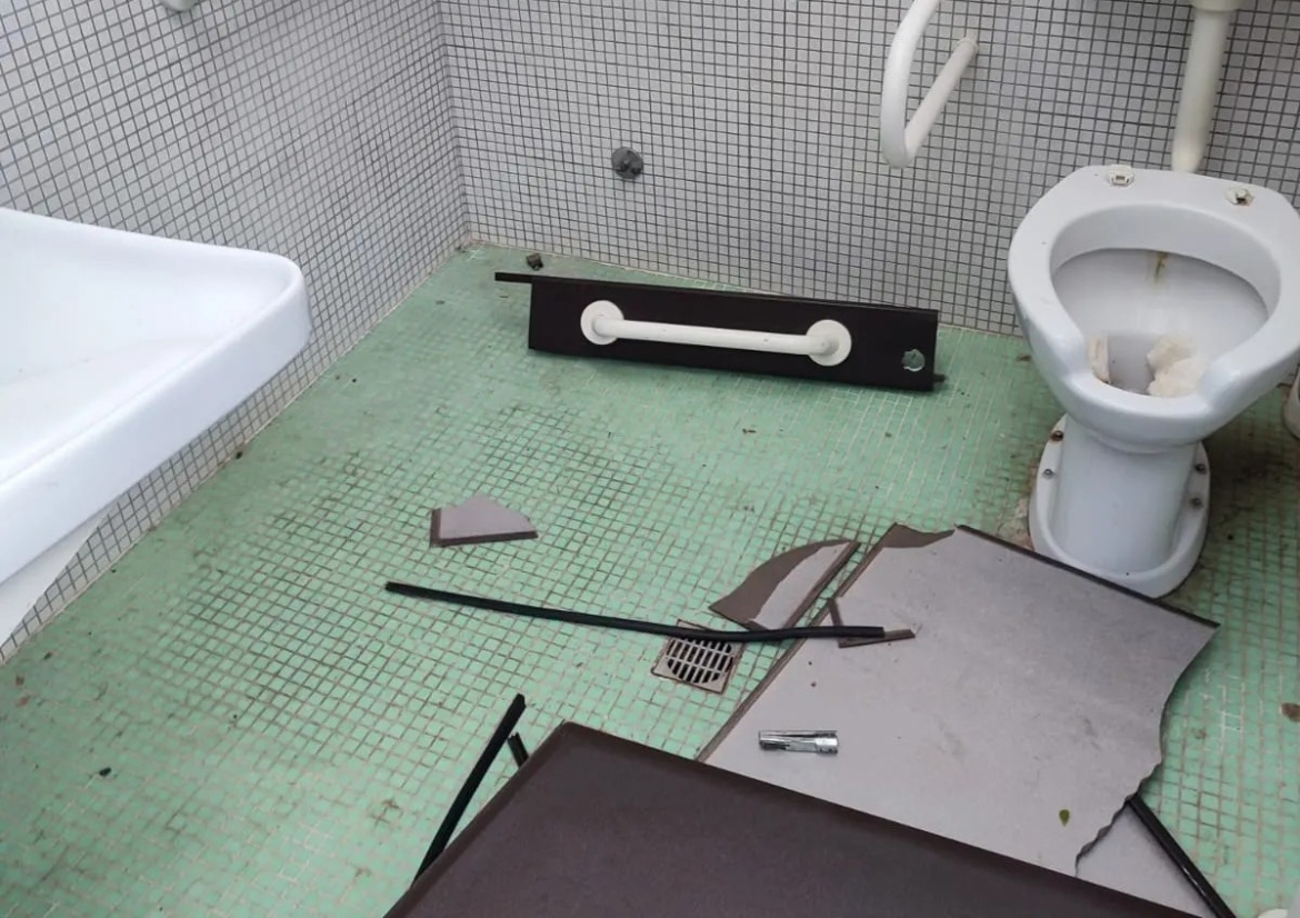 Nocera, vandalizzati i wc per disabili