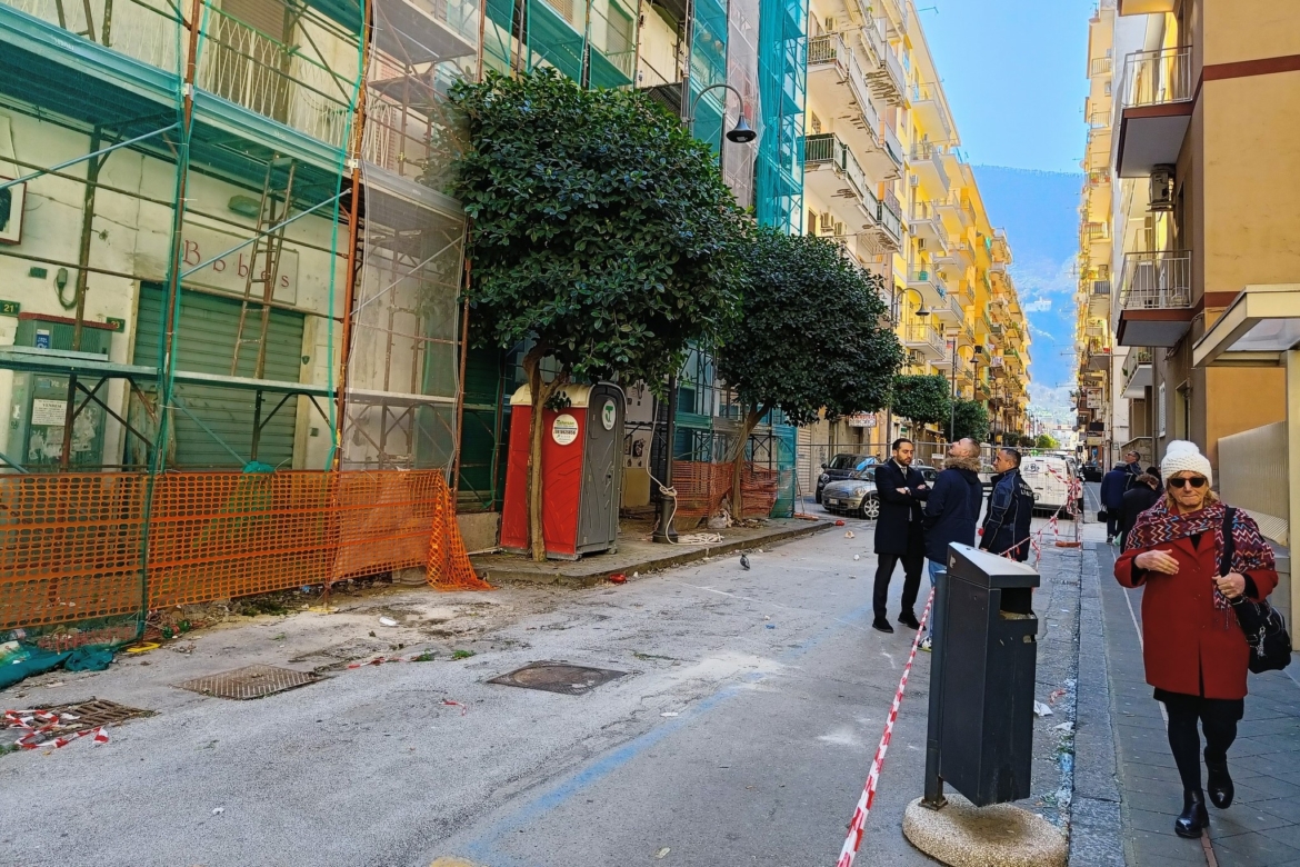 Via Cucci, la fuga dei negozi
