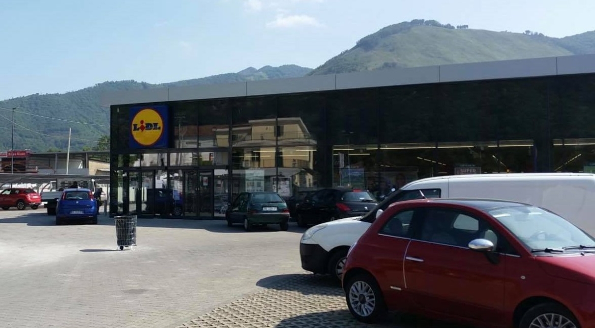 Ladri al Lidl, bottino di migliaia di euro