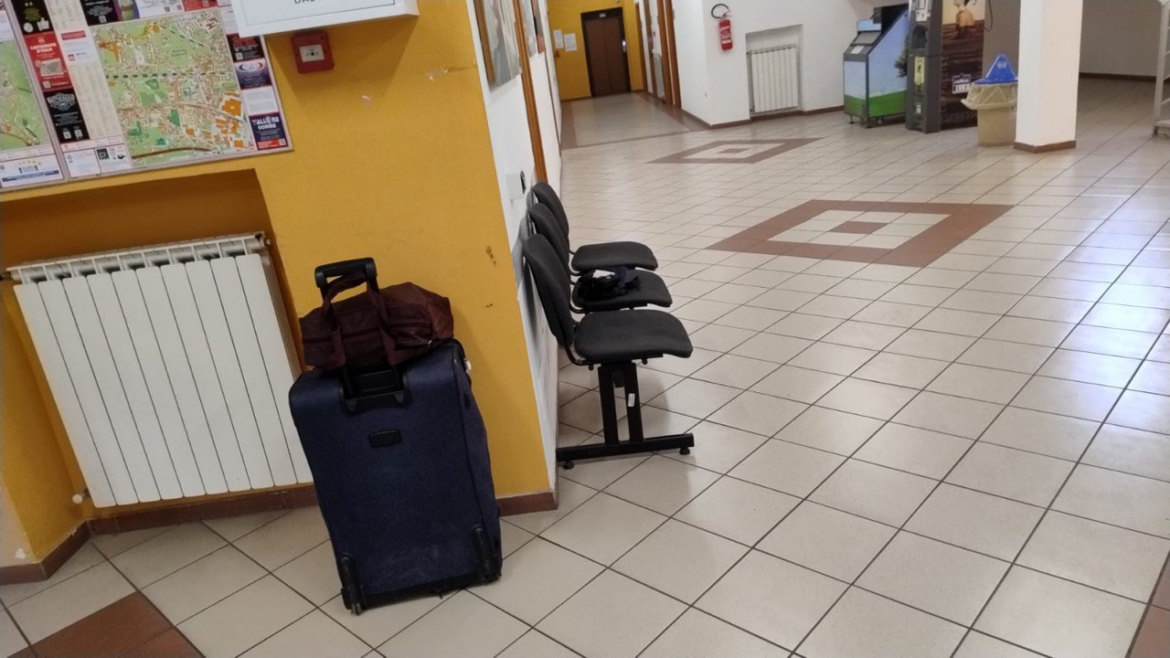 Nocera, emergenza casa “la mia vita in un trolley”