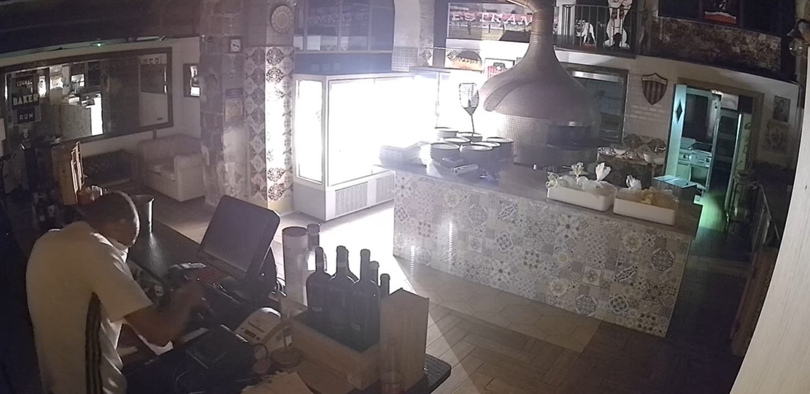 Nocera, ladro in pizzeria fugge con la mozzarella