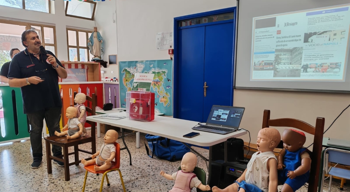 Scuola San Francesco, donato un defibrillatore
