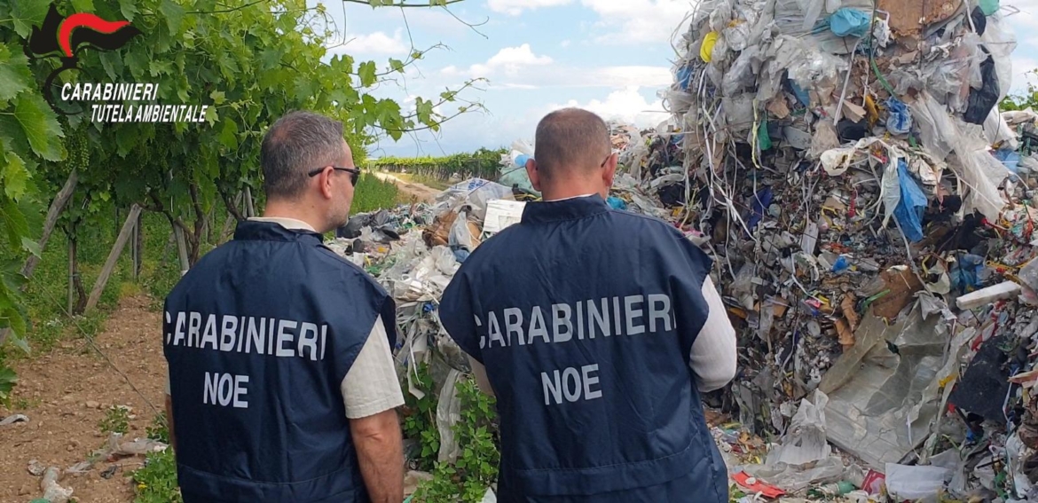 Traffico illecito di rifiuti, blitz dei carabinieri nel Salernitano