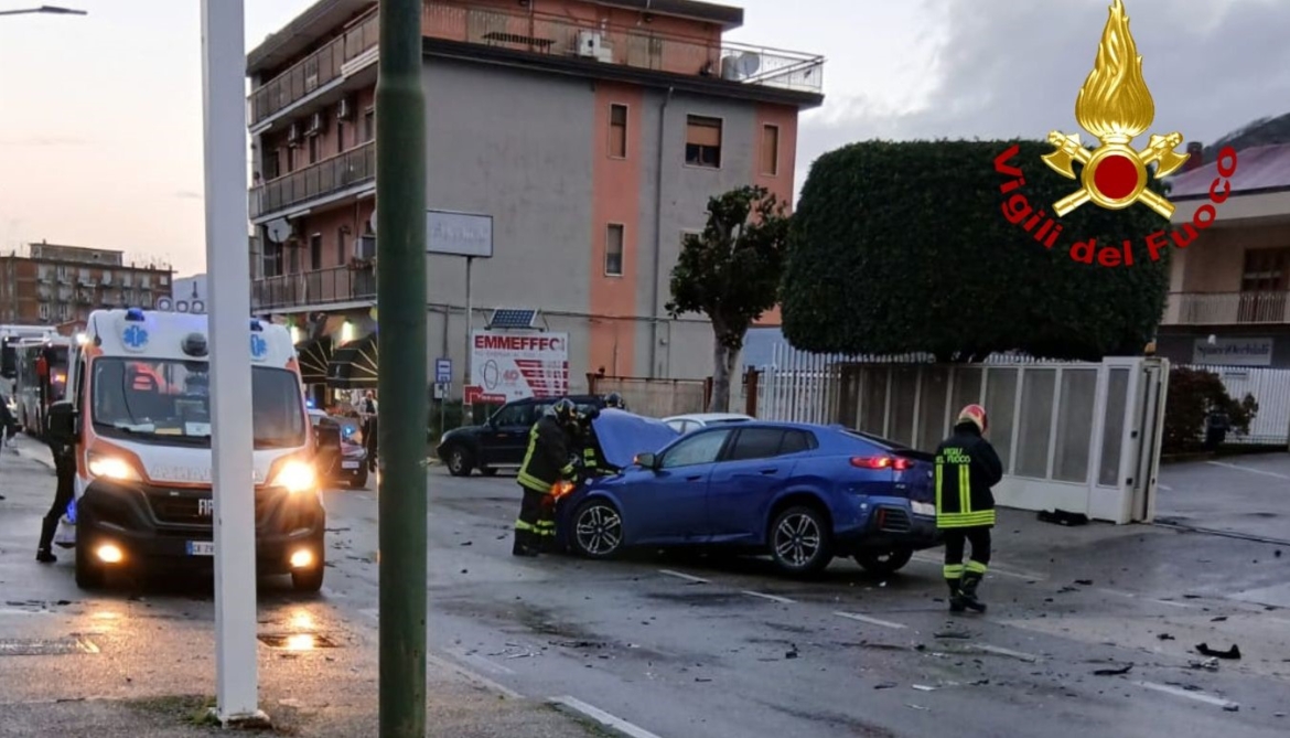 Incidente all’alba, autocisterna fuori strada