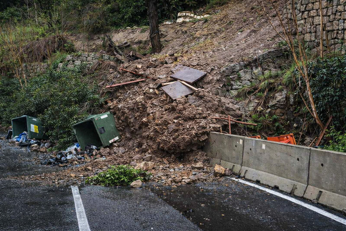 Frana a Fuenti, Costiera Amalfitana isolata per il maltempo
