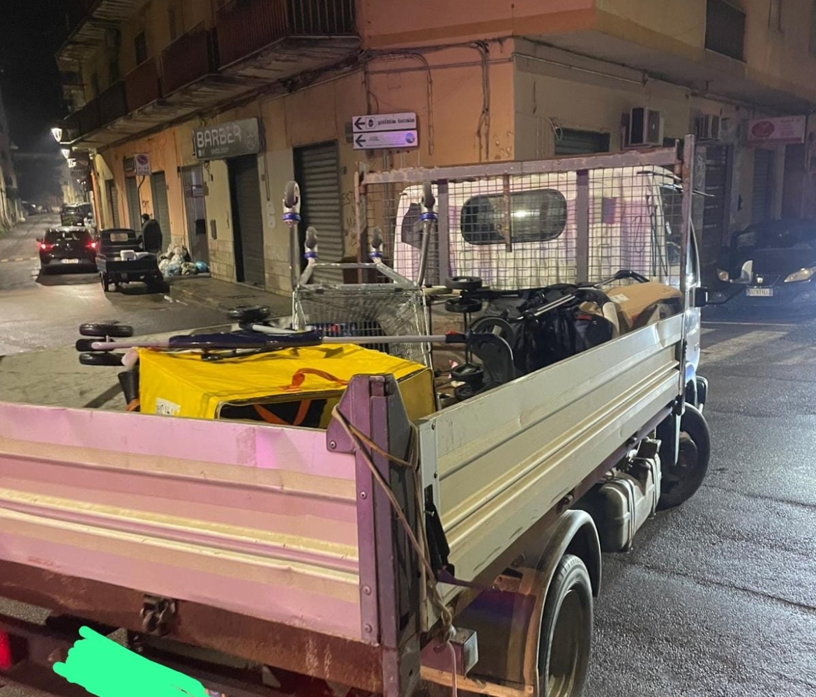 Rifiuti rovistati, scattano controlli e Daspo a Nocera Inferiore