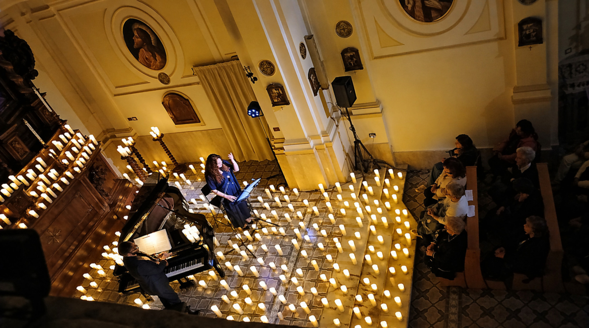 Musica, candele e poesia: magia al convento di Sant’Andrea