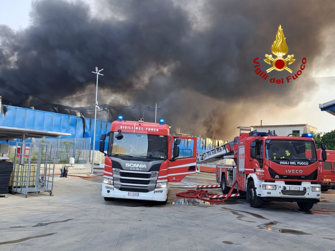 Sarno, trovato un furgone: possibile svolta sul rogo Termoplast