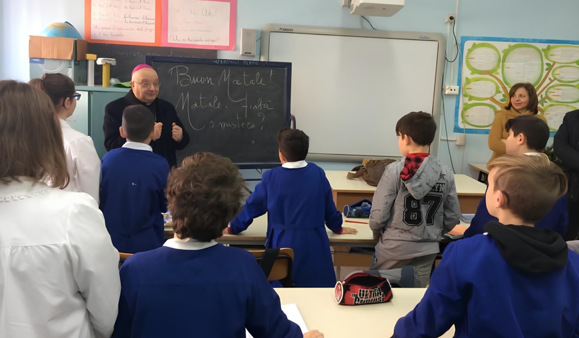 Scuola, il vescovo: «Bandiamo la violenza, cattiva maestra»